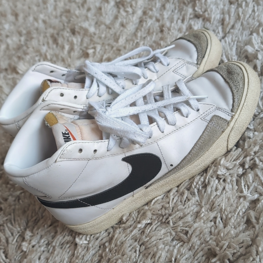 Men's Nike Blazers size 8.5
